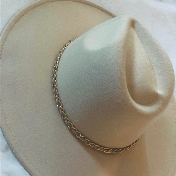 Women brim hat 👌🏻 - Picture 2 of 2